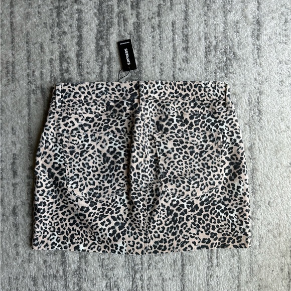 EXPRESS NWT Women’s Leopard Cheetah Print Denim Straight Mini Skirt, Size 4 - Picture 4 of 4